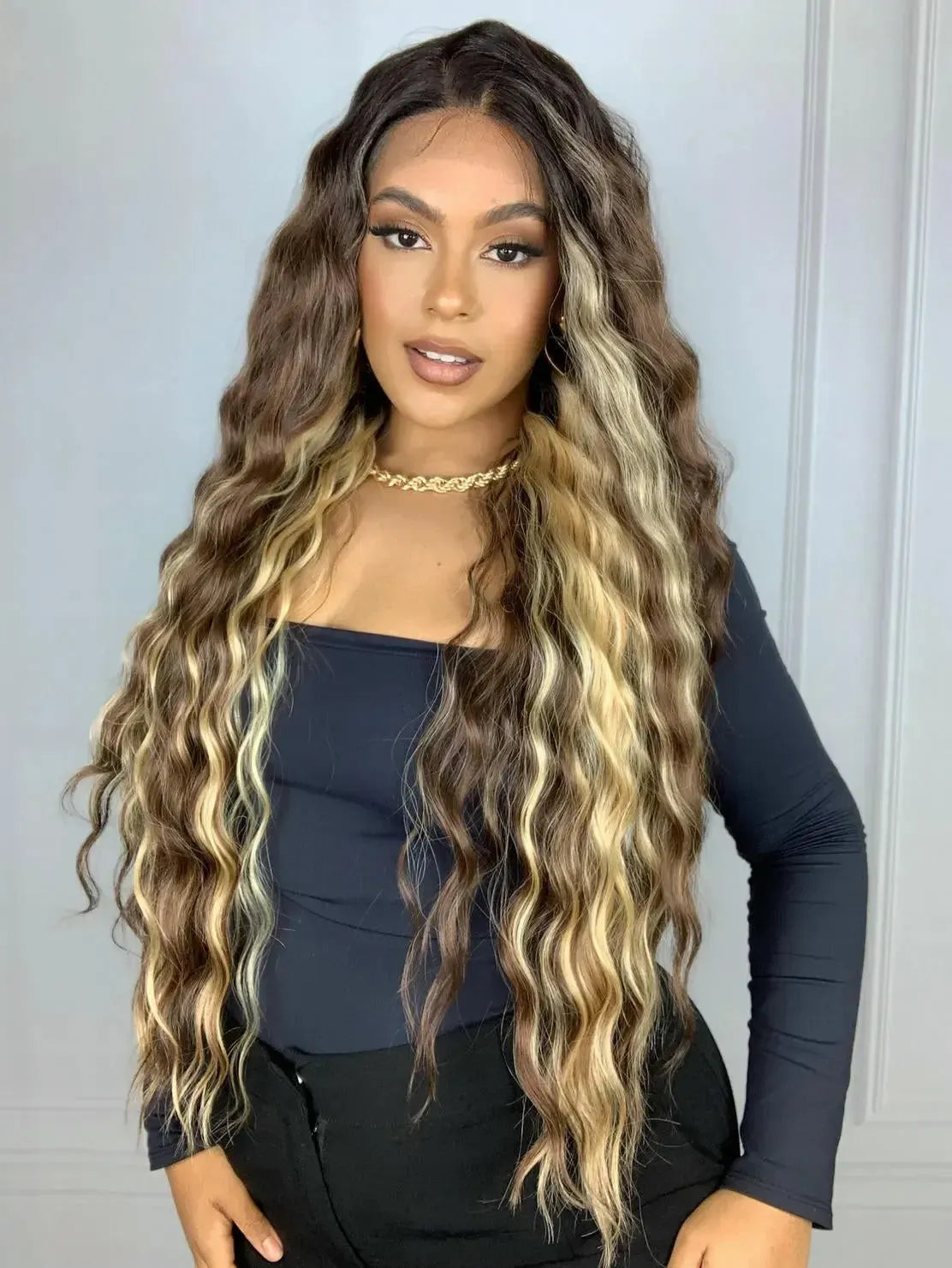 Lace Front HD Gianna Castanho com Luzes 26J Ondulada - Repartição Livre 13x4