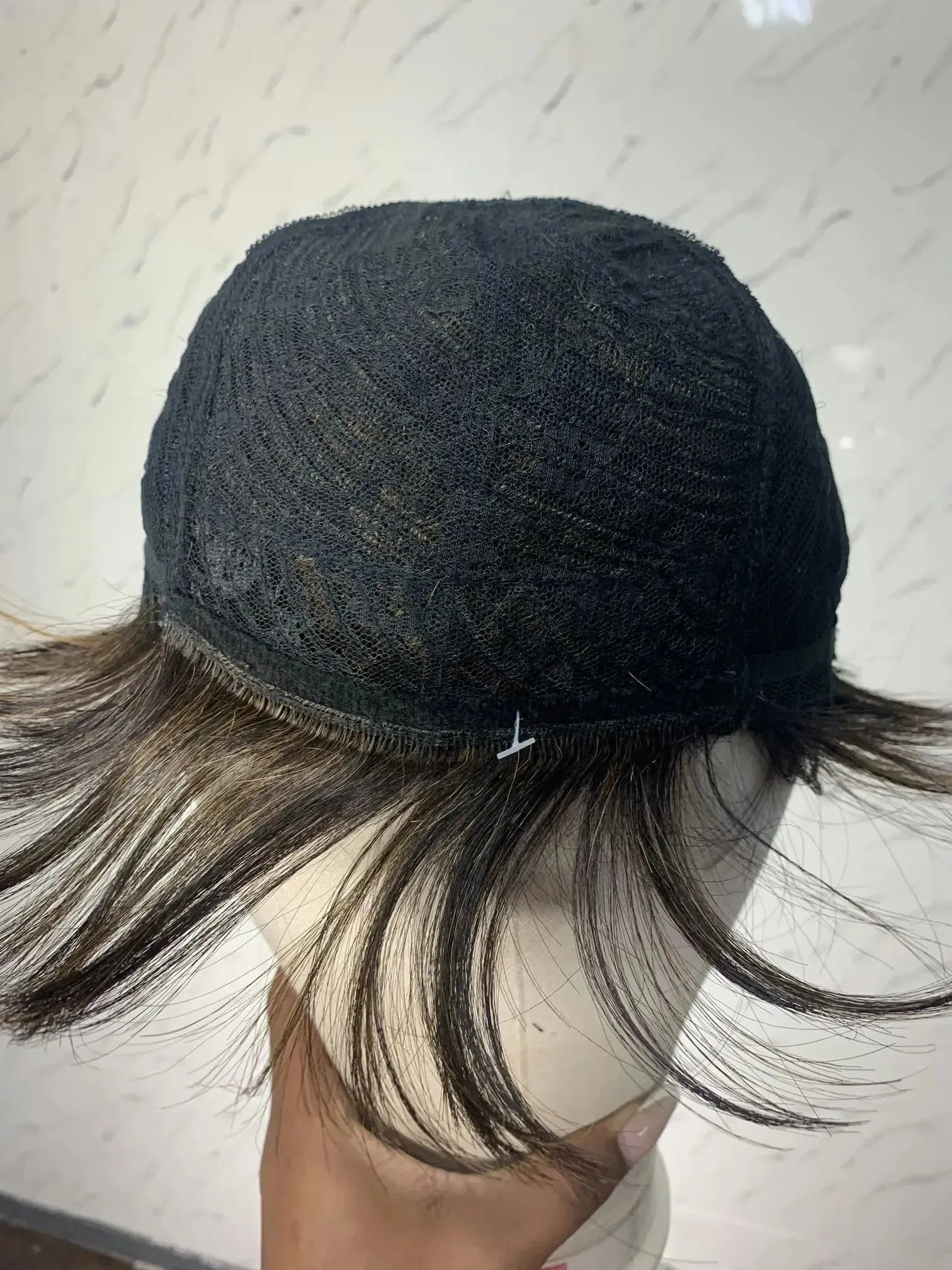 Peruca Wig Demi Castanho com Luzes Curta Franja