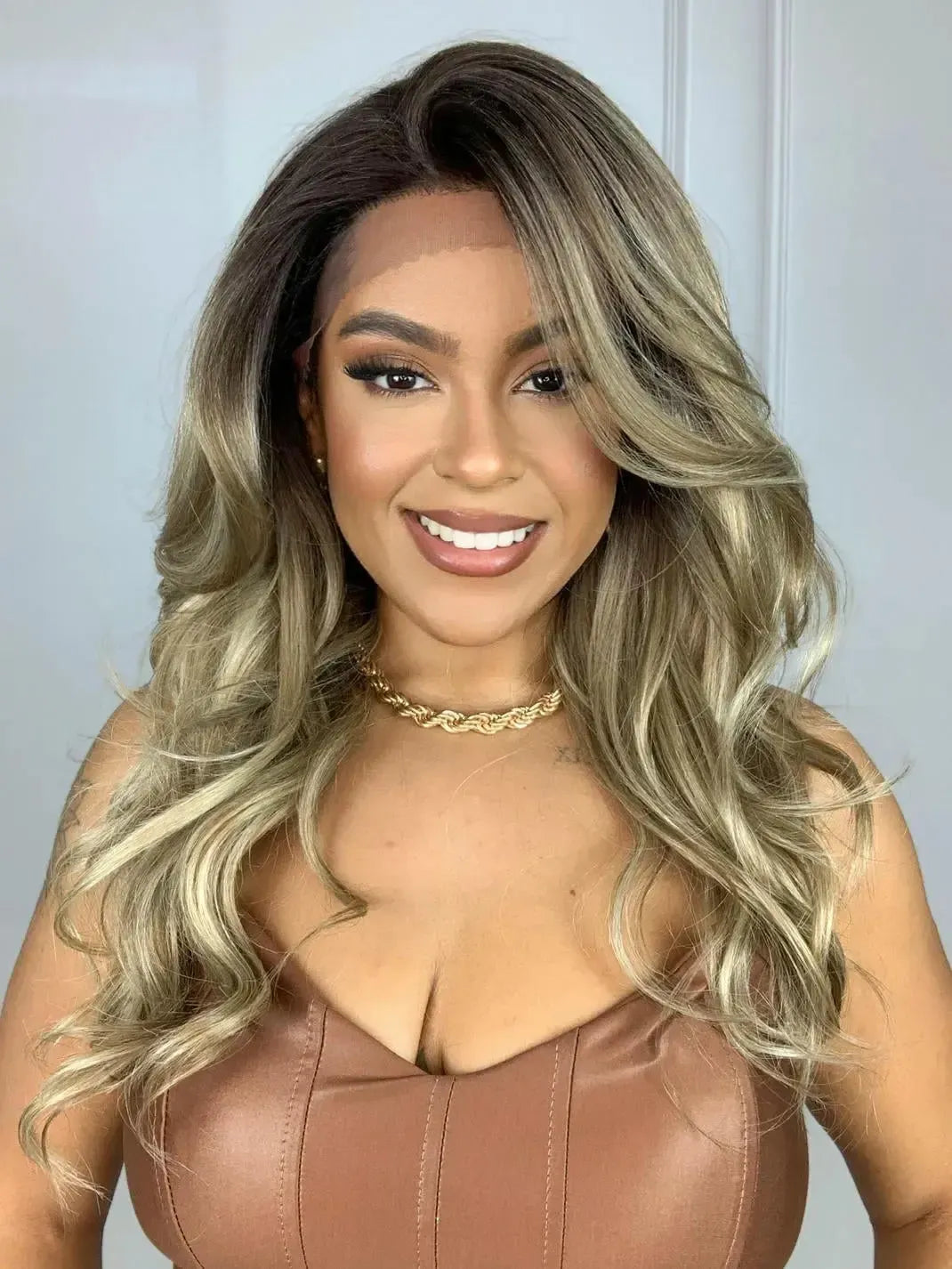 Lace Front Amelia Loira Raiz Castanha - Repartição Livre 13x4